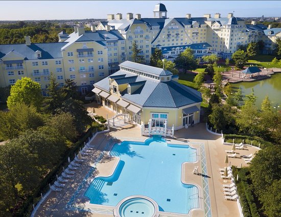 Disney Newport Bay Club hôtel Disneyland Paris vue lac avis tarifs